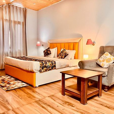 Hadimba Hill View By Hadimba Palace, Manali - Premium Room ! Family Hotel ! Parking ! Near Hadimba Temple Екстер'єр фото
