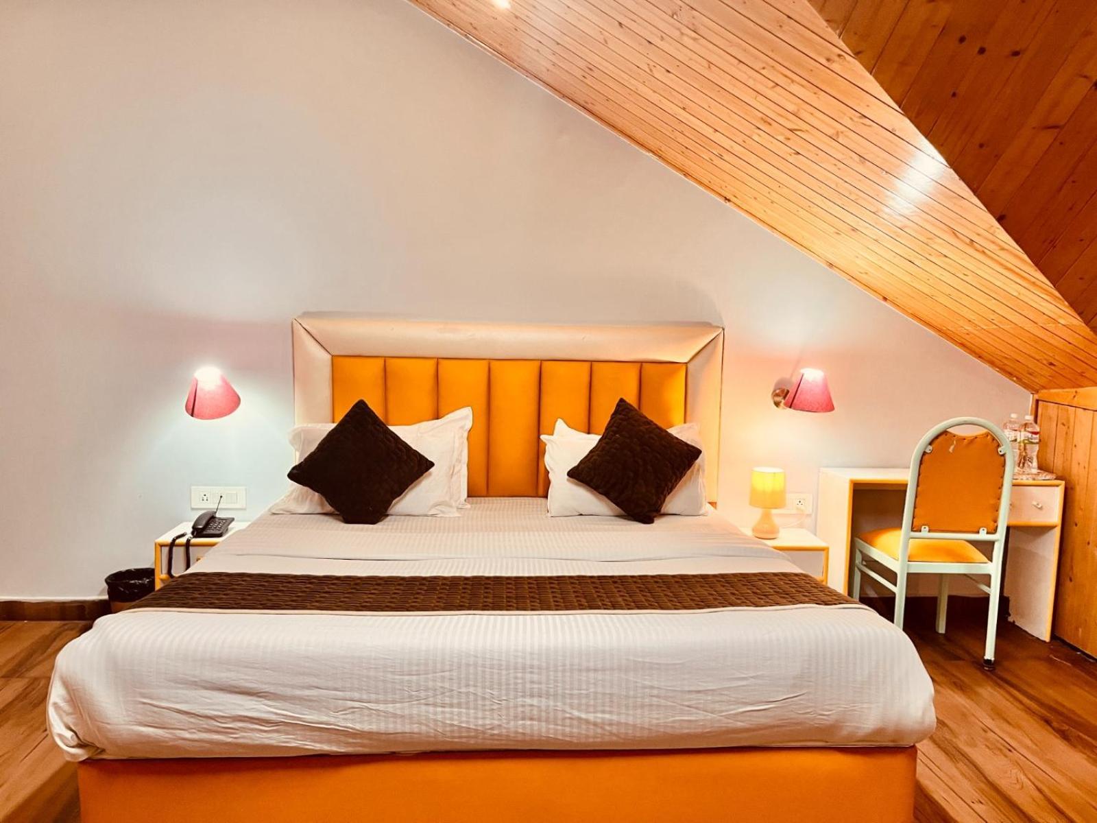 Hadimba Hill View By Hadimba Palace, Manali - Premium Room ! Family Hotel ! Parking ! Near Hadimba Temple Екстер'єр фото