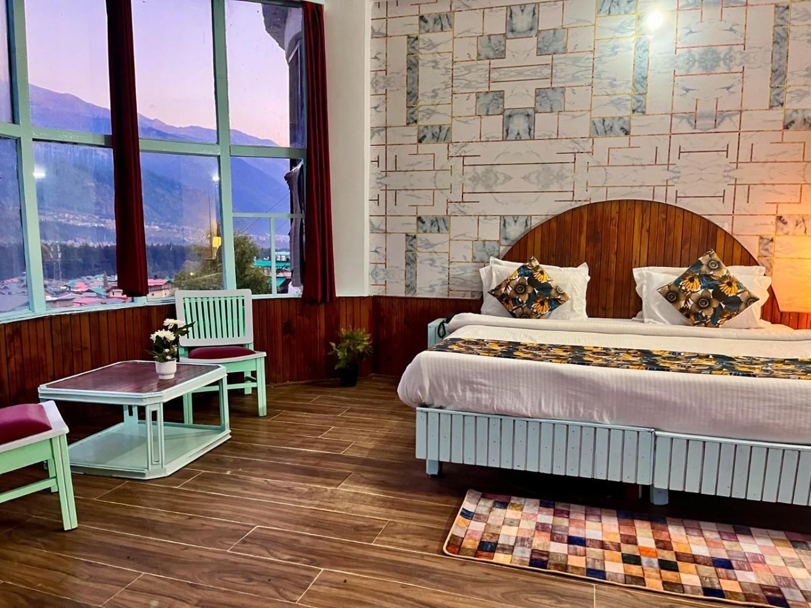 Hadimba Hill View By Hadimba Palace, Manali - Premium Room ! Family Hotel ! Parking ! Near Hadimba Temple Екстер'єр фото