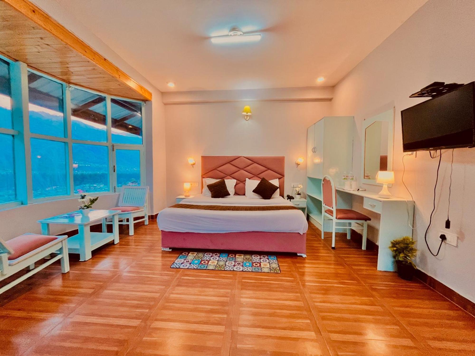 Hadimba Hill View By Hadimba Palace, Manali - Premium Room ! Family Hotel ! Parking ! Near Hadimba Temple Екстер'єр фото