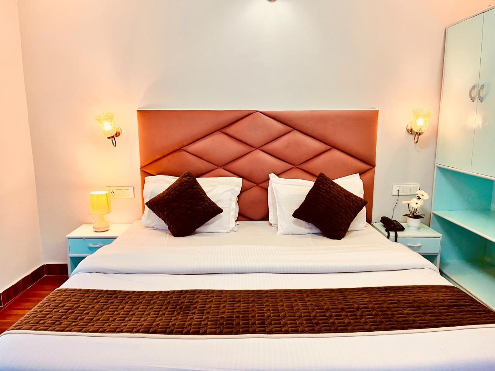 Hadimba Hill View By Hadimba Palace, Manali - Premium Room ! Family Hotel ! Parking ! Near Hadimba Temple Екстер'єр фото