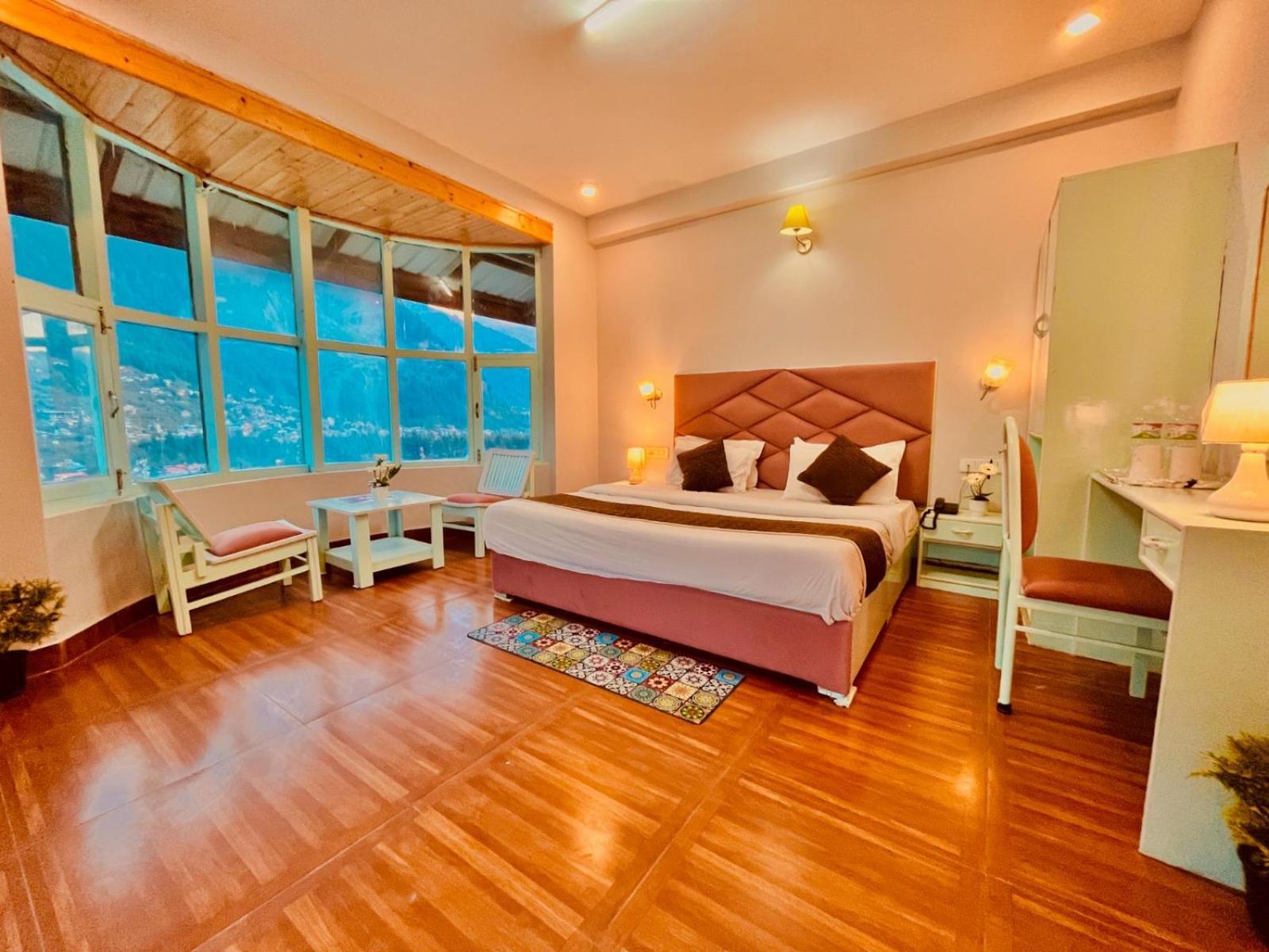 Hadimba Hill View By Hadimba Palace, Manali - Premium Room ! Family Hotel ! Parking ! Near Hadimba Temple Екстер'єр фото