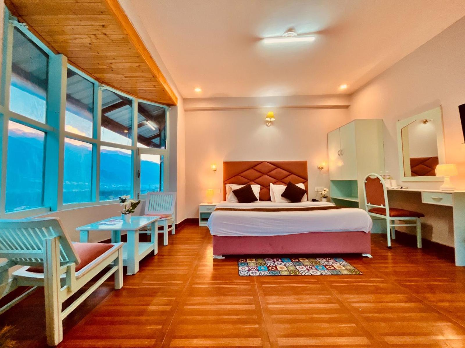 Hadimba Hill View By Hadimba Palace, Manali - Premium Room ! Family Hotel ! Parking ! Near Hadimba Temple Екстер'єр фото