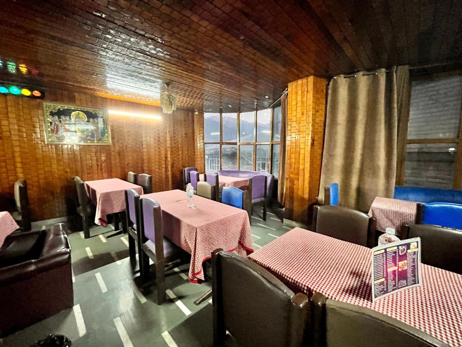 Hadimba Hill View By Hadimba Palace, Manali - Premium Room ! Family Hotel ! Parking ! Near Hadimba Temple Екстер'єр фото