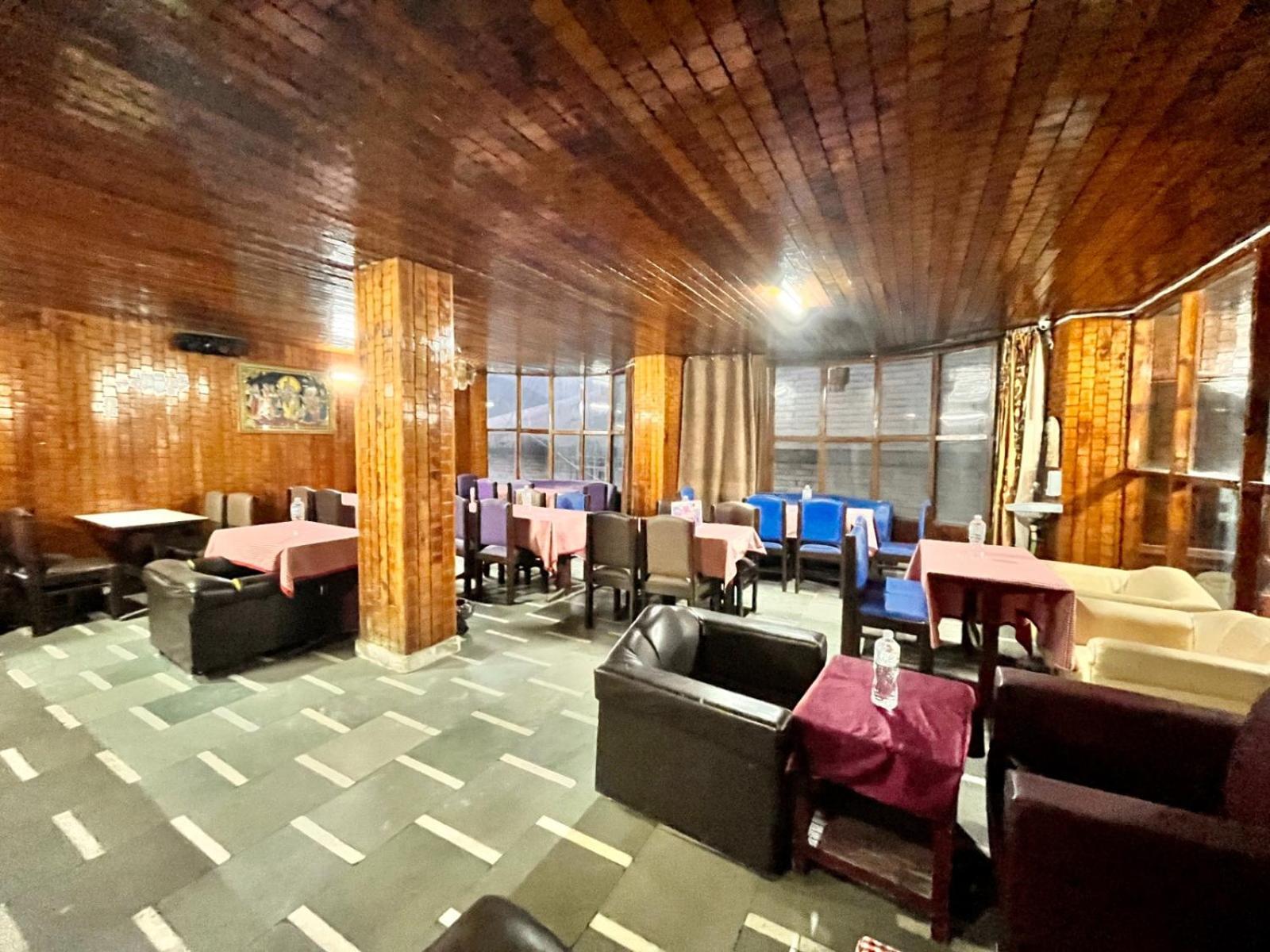 Hadimba Hill View By Hadimba Palace, Manali - Premium Room ! Family Hotel ! Parking ! Near Hadimba Temple Екстер'єр фото