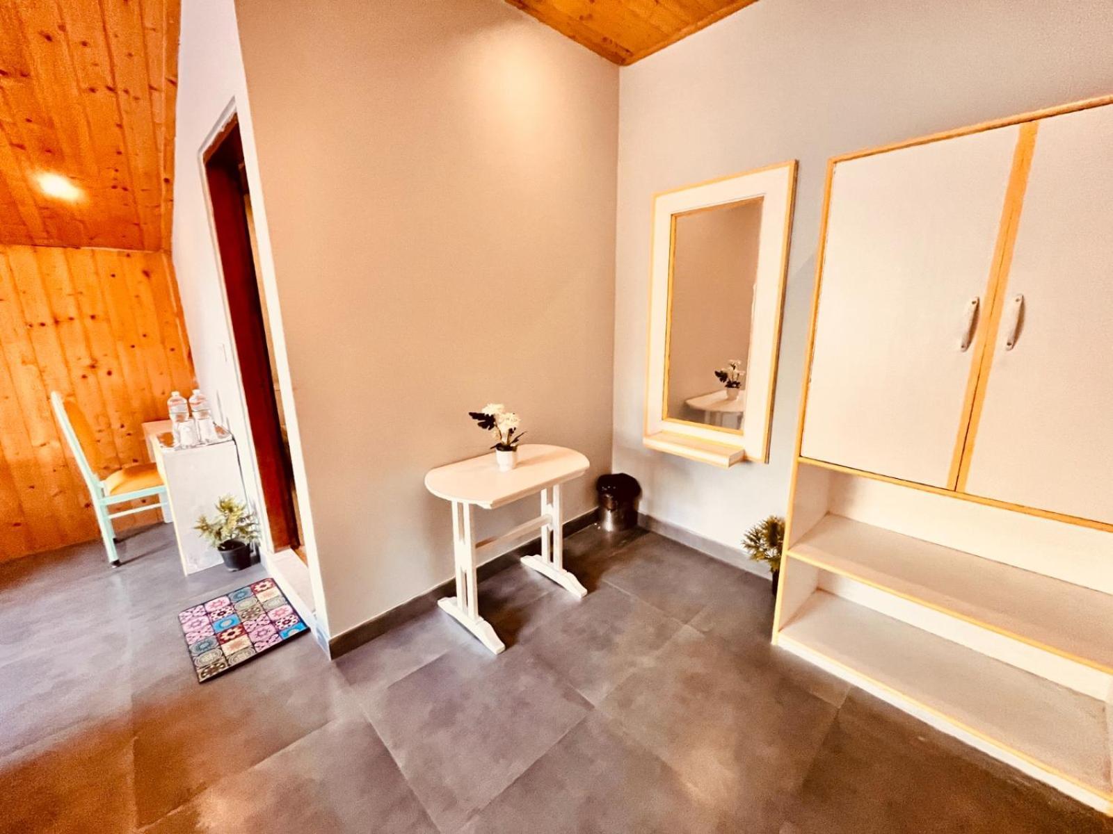 Hadimba Hill View By Hadimba Palace, Manali - Premium Room ! Family Hotel ! Parking ! Near Hadimba Temple Екстер'єр фото