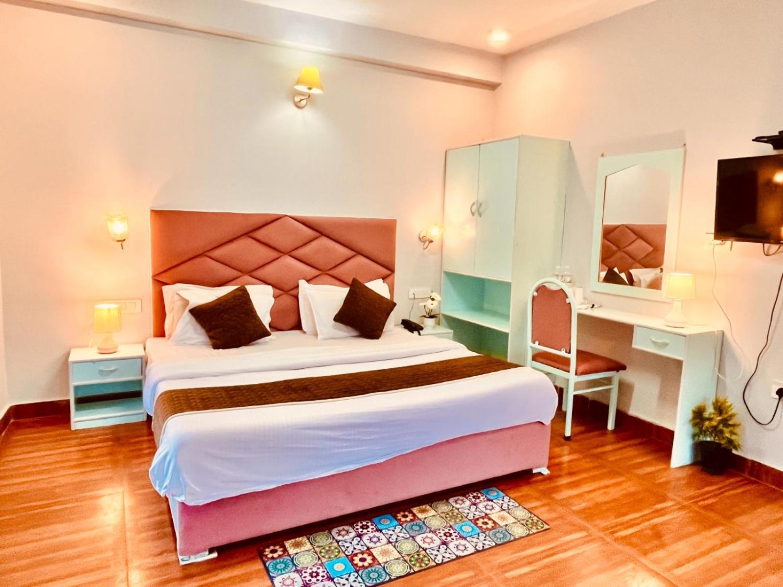 Hadimba Hill View By Hadimba Palace, Manali - Premium Room ! Family Hotel ! Parking ! Near Hadimba Temple Екстер'єр фото