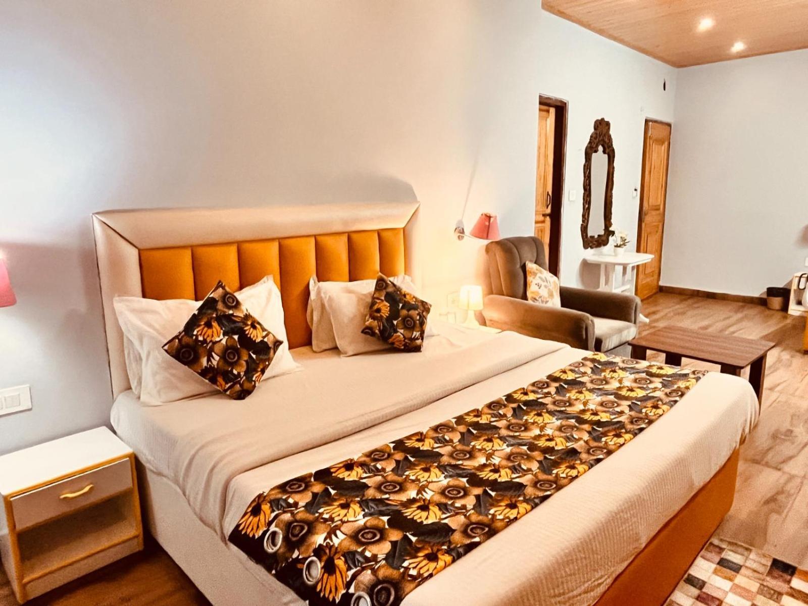 Hadimba Hill View By Hadimba Palace, Manali - Premium Room ! Family Hotel ! Parking ! Near Hadimba Temple Екстер'єр фото