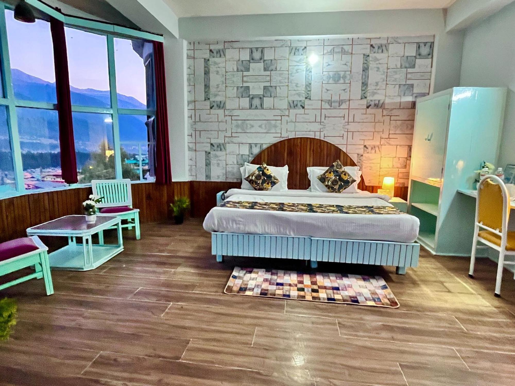 Hadimba Hill View By Hadimba Palace, Manali - Premium Room ! Family Hotel ! Parking ! Near Hadimba Temple Екстер'єр фото