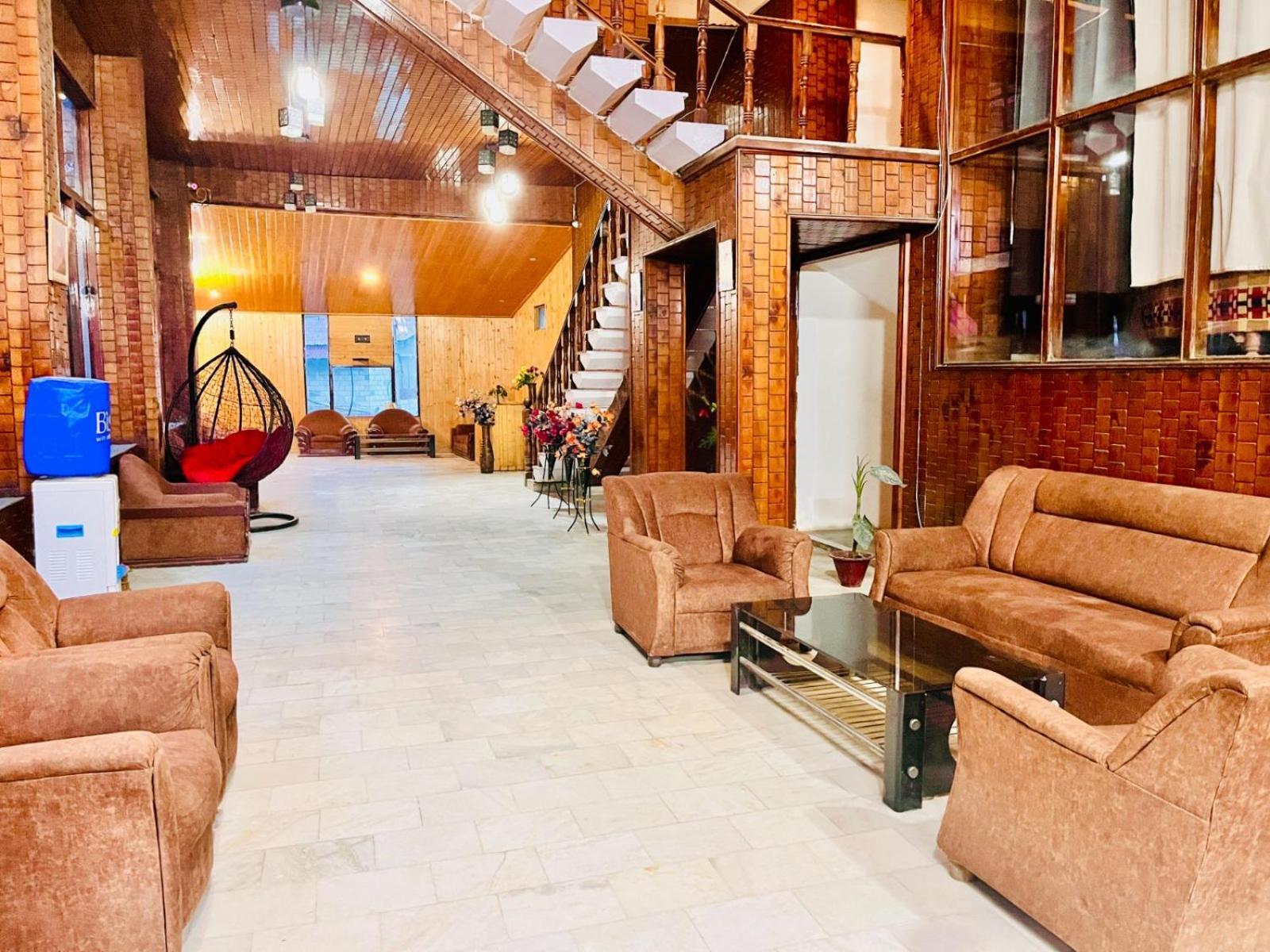 Hadimba Hill View By Hadimba Palace, Manali - Premium Room ! Family Hotel ! Parking ! Near Hadimba Temple Екстер'єр фото