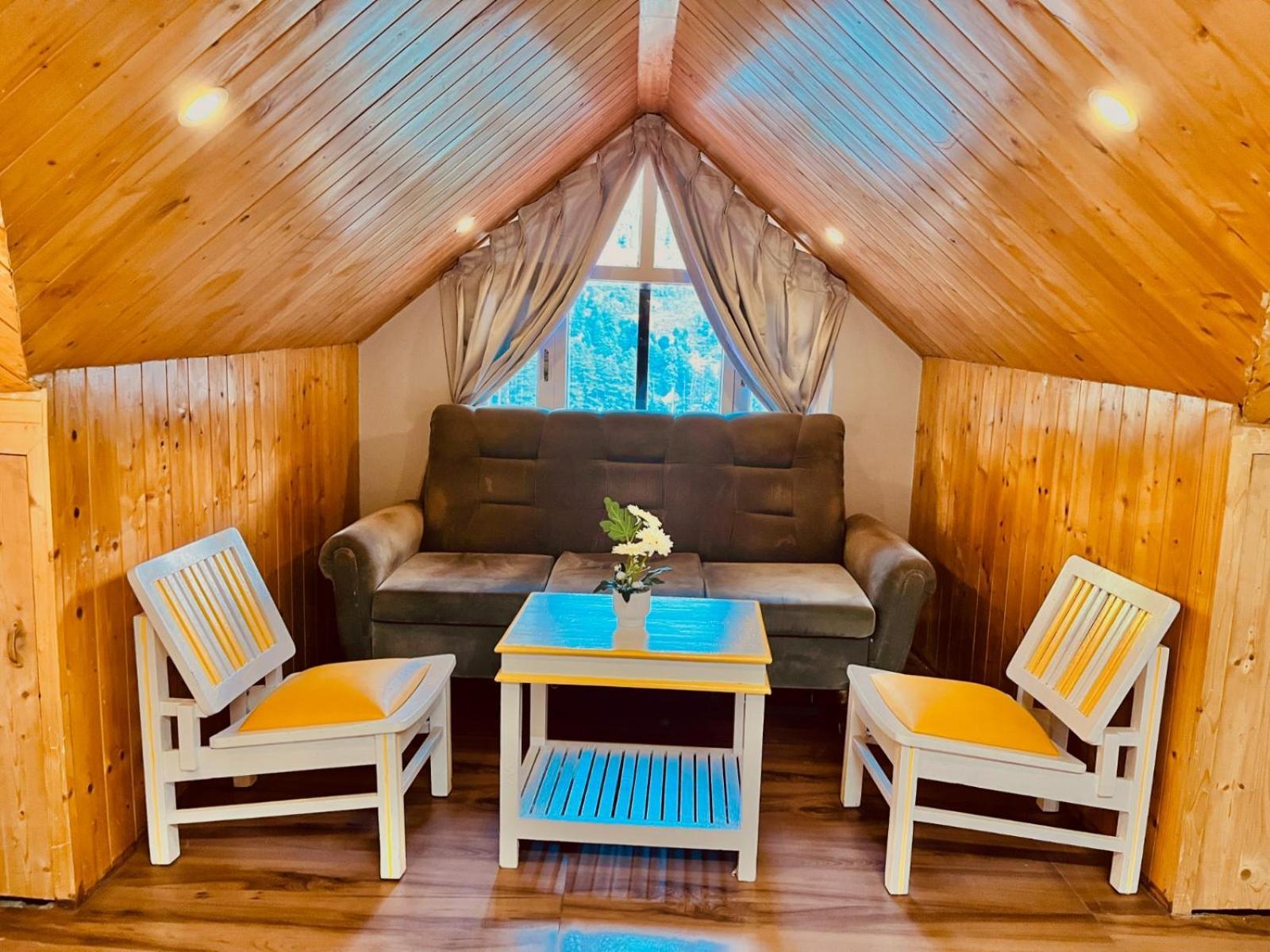 Hadimba Hill View By Hadimba Palace, Manali - Premium Room ! Family Hotel ! Parking ! Near Hadimba Temple Екстер'єр фото