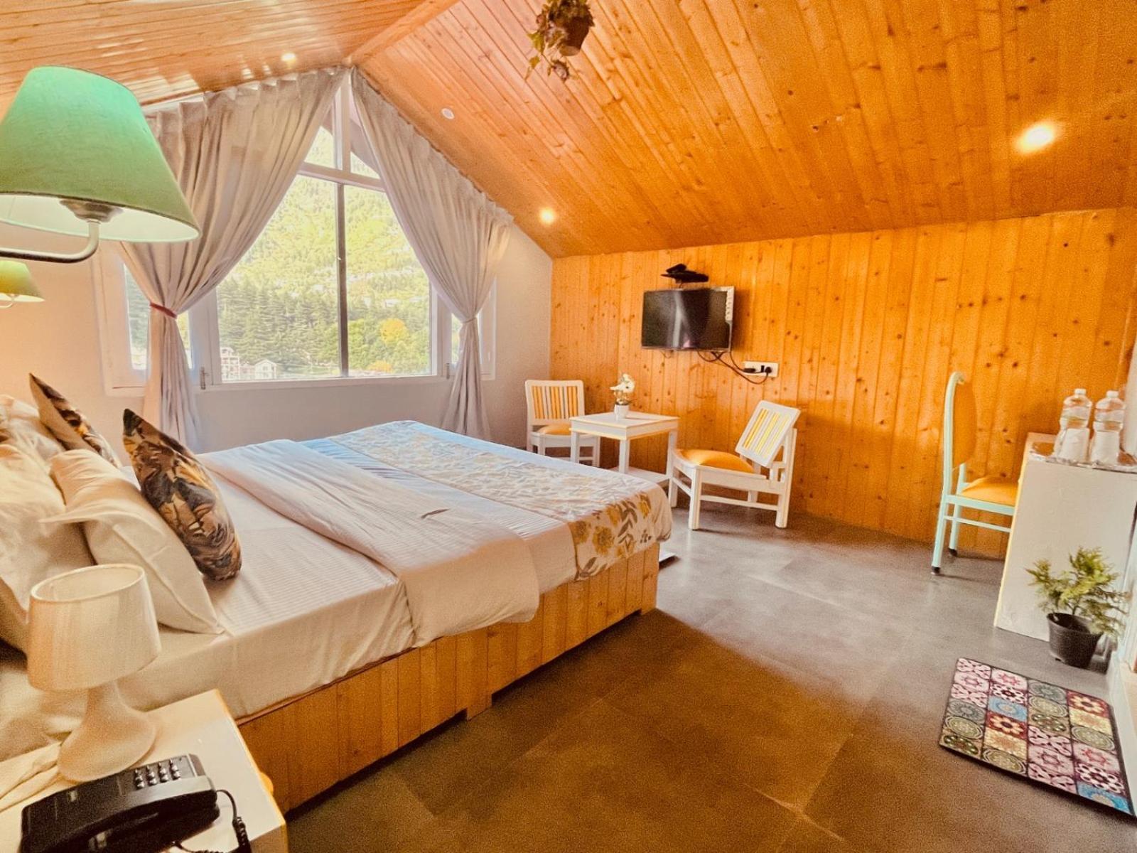 Hadimba Hill View By Hadimba Palace, Manali - Premium Room ! Family Hotel ! Parking ! Near Hadimba Temple Екстер'єр фото