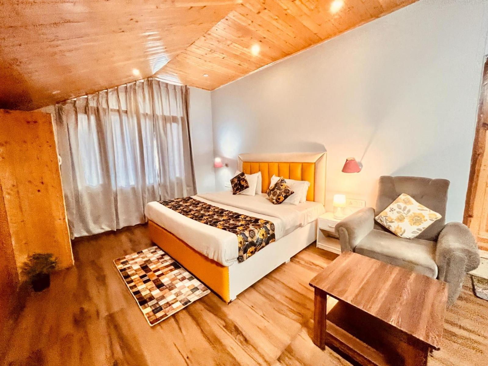 Hadimba Hill View By Hadimba Palace, Manali - Premium Room ! Family Hotel ! Parking ! Near Hadimba Temple Екстер'єр фото