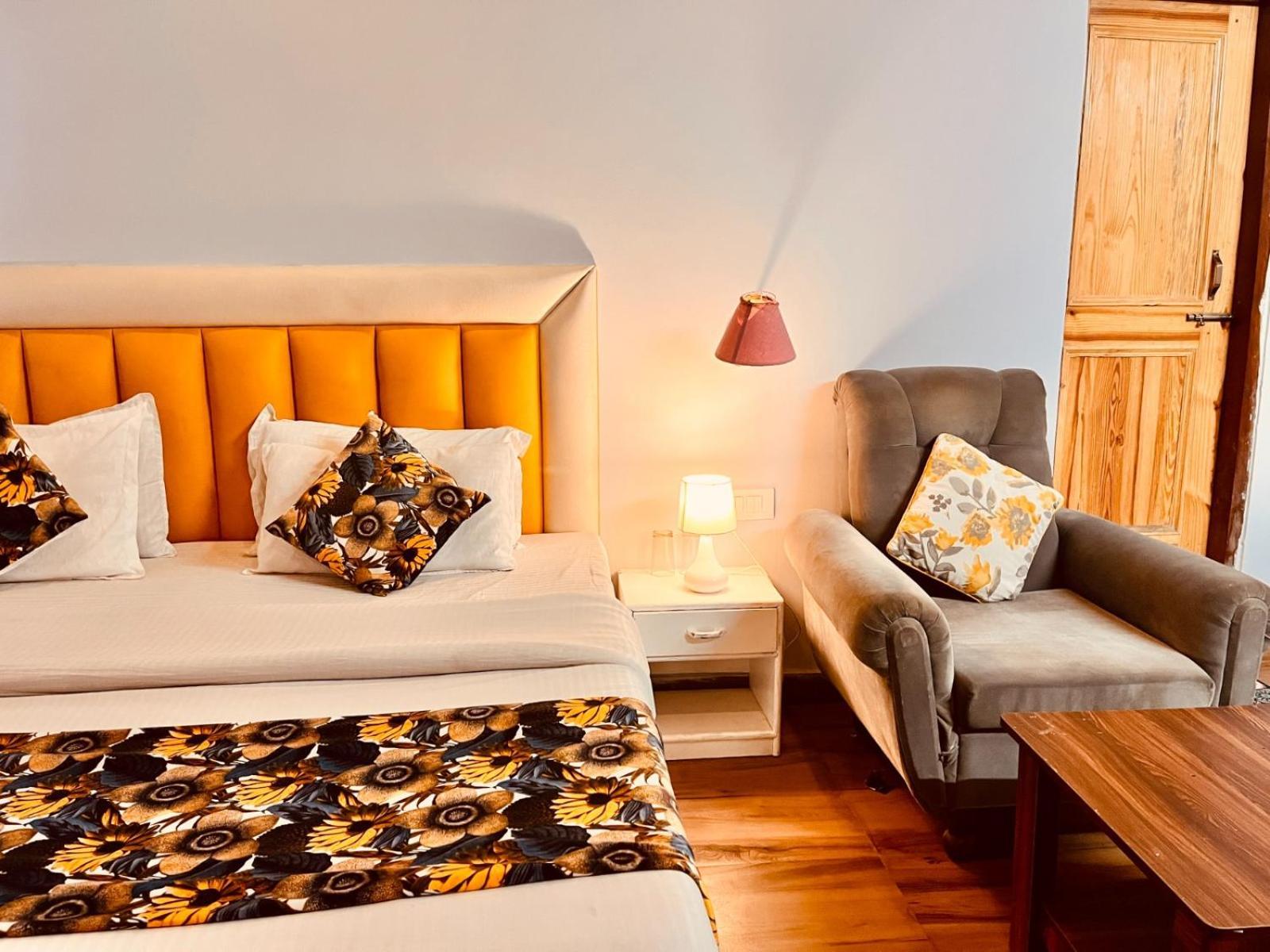 Hadimba Hill View By Hadimba Palace, Manali - Premium Room ! Family Hotel ! Parking ! Near Hadimba Temple Екстер'єр фото