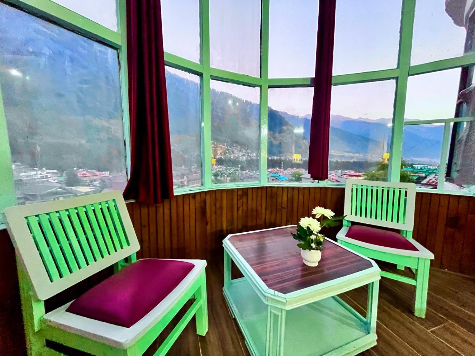 Hadimba Hill View By Hadimba Palace, Manali - Premium Room ! Family Hotel ! Parking ! Near Hadimba Temple Екстер'єр фото