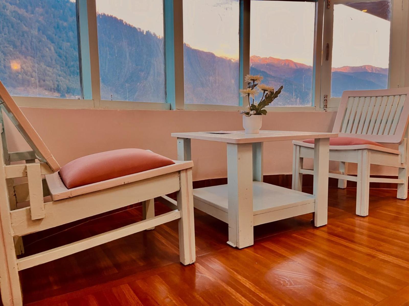 Hadimba Hill View By Hadimba Palace, Manali - Premium Room ! Family Hotel ! Parking ! Near Hadimba Temple Екстер'єр фото