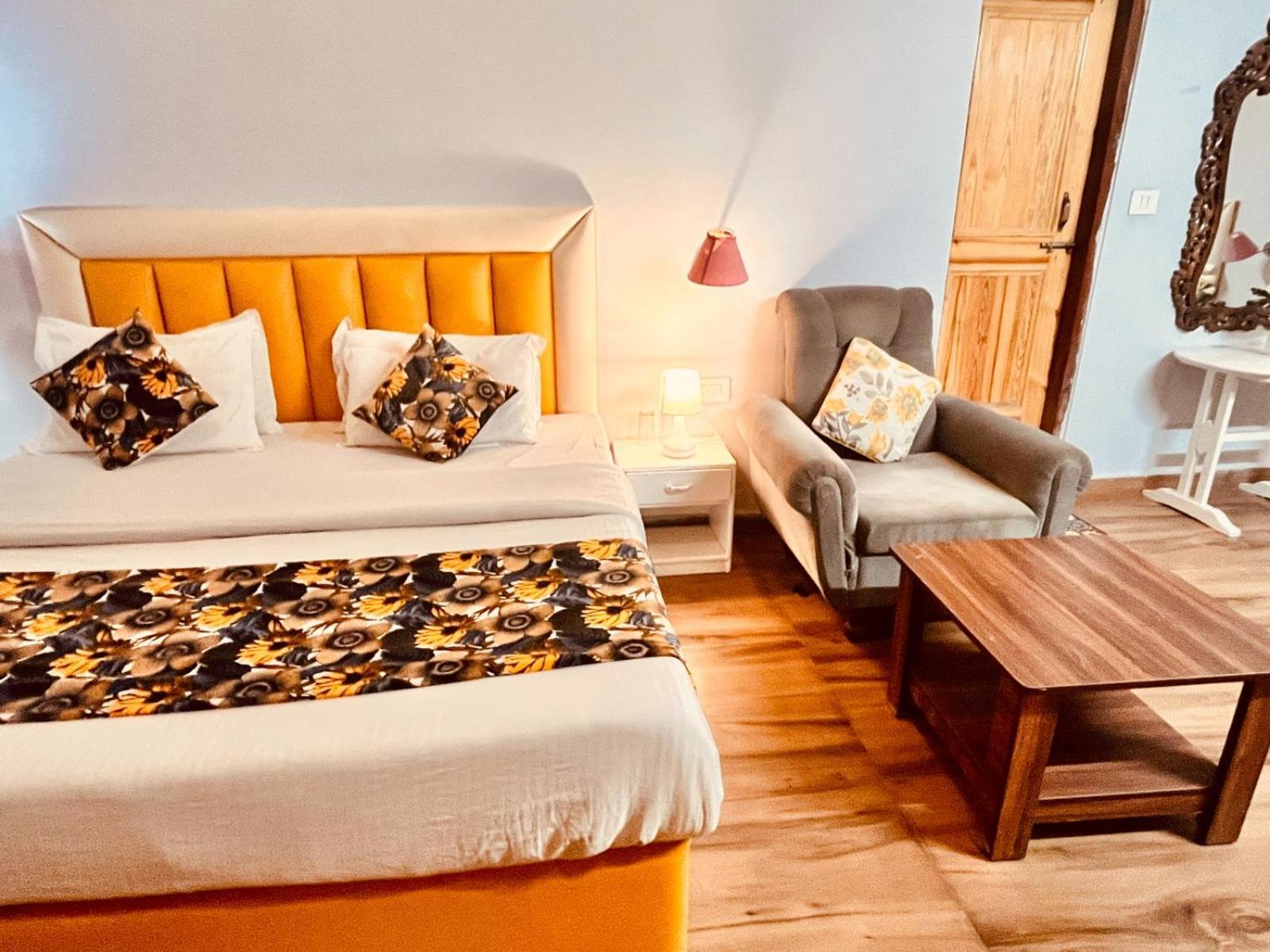 Hadimba Hill View By Hadimba Palace, Manali - Premium Room ! Family Hotel ! Parking ! Near Hadimba Temple Екстер'єр фото