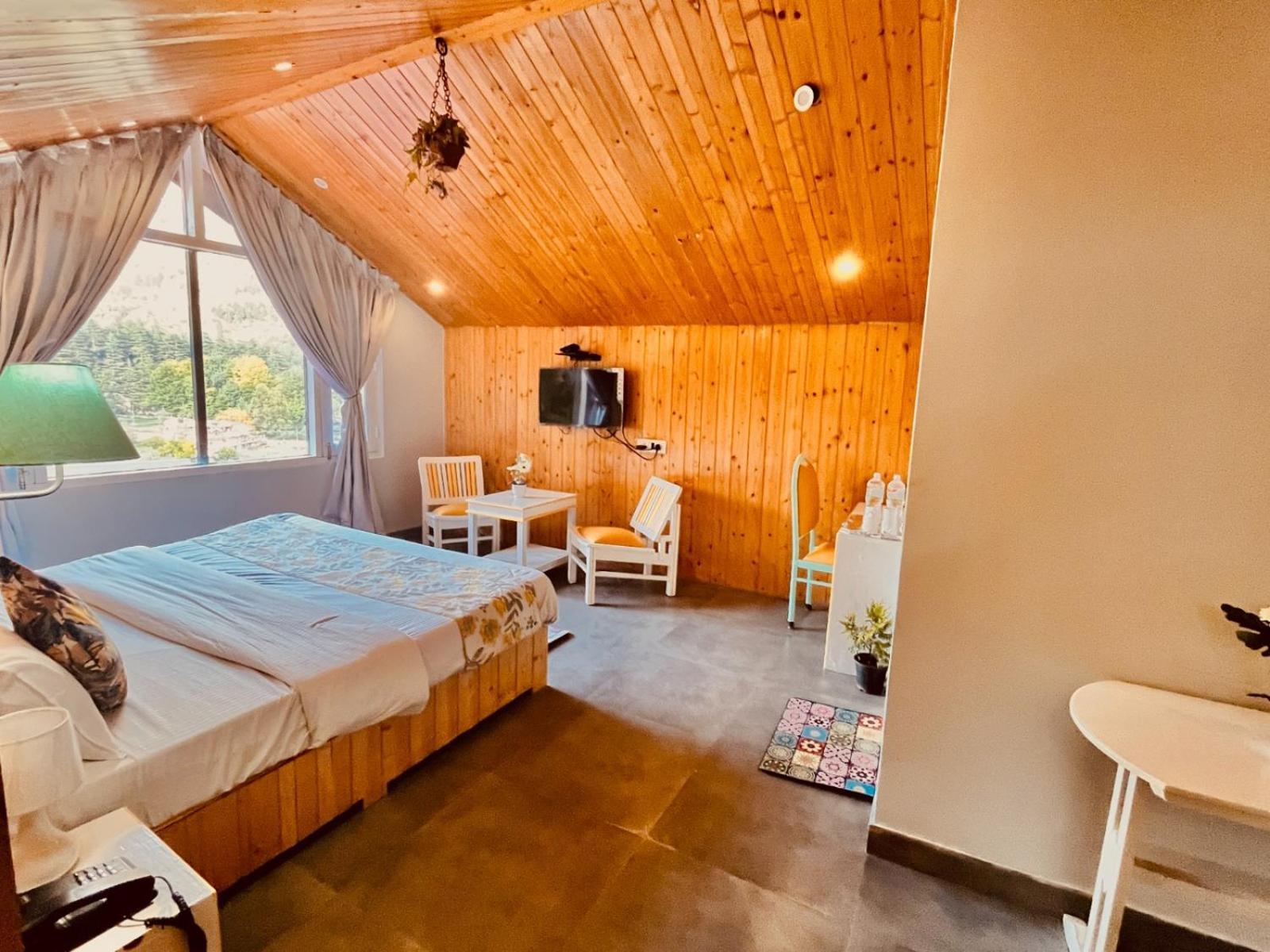 Hadimba Hill View By Hadimba Palace, Manali - Premium Room ! Family Hotel ! Parking ! Near Hadimba Temple Екстер'єр фото