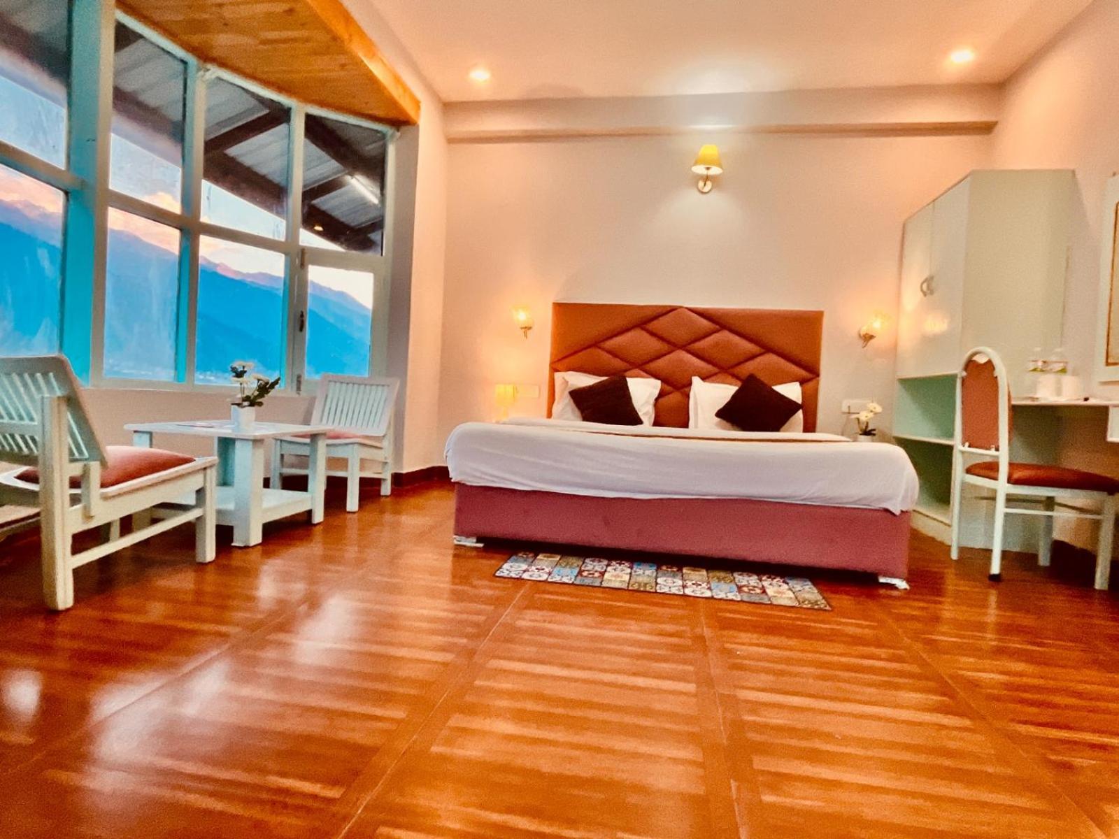 Hadimba Hill View By Hadimba Palace, Manali - Premium Room ! Family Hotel ! Parking ! Near Hadimba Temple Екстер'єр фото