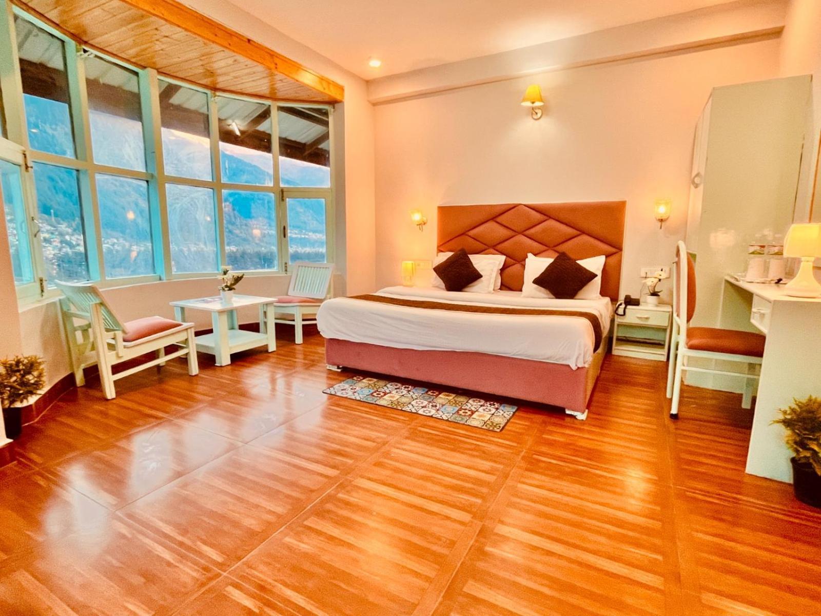 Hadimba Hill View By Hadimba Palace, Manali - Premium Room ! Family Hotel ! Parking ! Near Hadimba Temple Екстер'єр фото