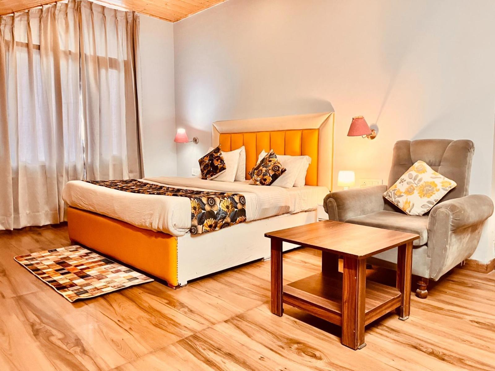 Hadimba Hill View By Hadimba Palace, Manali - Premium Room ! Family Hotel ! Parking ! Near Hadimba Temple Екстер'єр фото