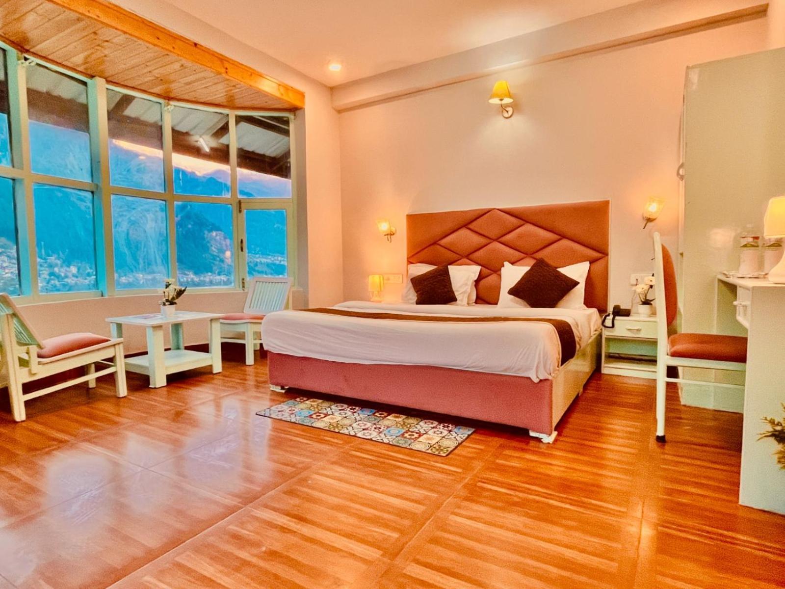 Hadimba Hill View By Hadimba Palace, Manali - Premium Room ! Family Hotel ! Parking ! Near Hadimba Temple Екстер'єр фото