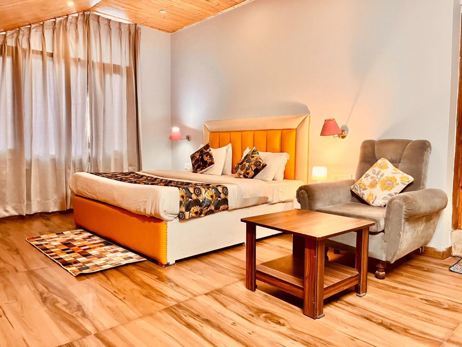 Hadimba Hill View By Hadimba Palace, Manali - Premium Room ! Family Hotel ! Parking ! Near Hadimba Temple Екстер'єр фото